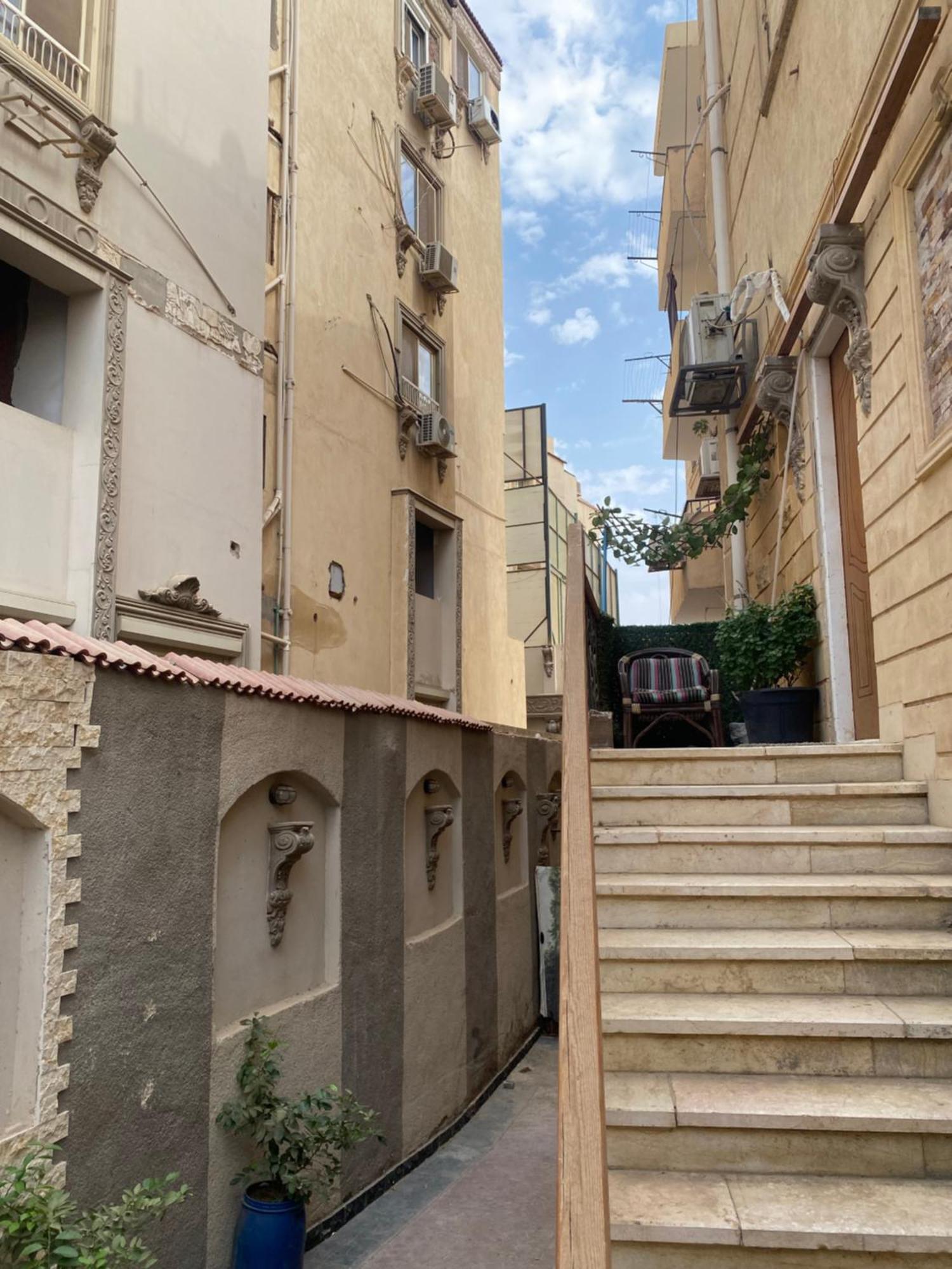 Sunny New Le Caire